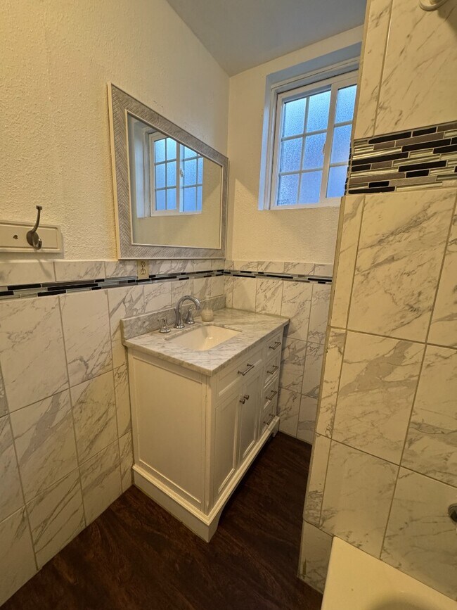 Building Photo - Classic Denver Home: 3 Beds, Updated Kitchen, Private Yard, Parking