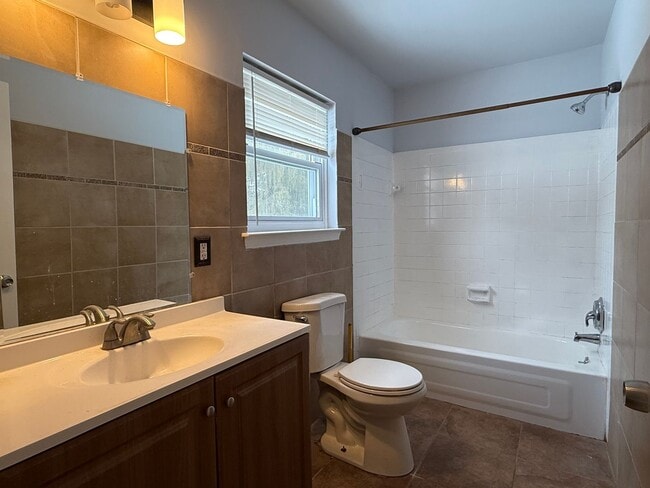 Building Photo - 4 Bed Home - Boothwyn, PA