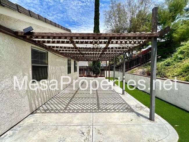 Building Photo - 24368 Darrin Dr