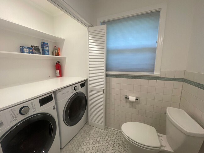 Building Photo - South Highland Beauty! This Is The One To ...