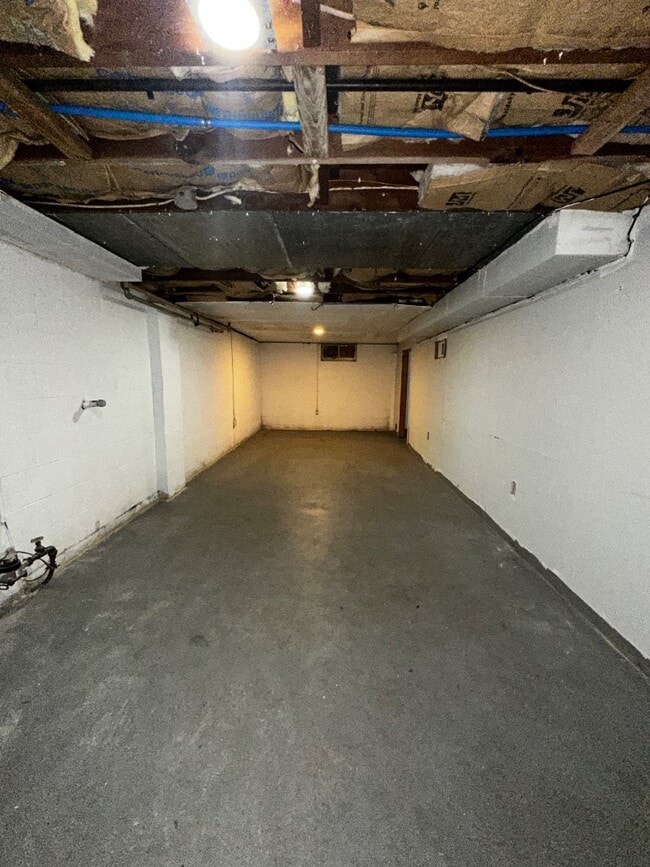 Building Photo - 1652 Stanley St