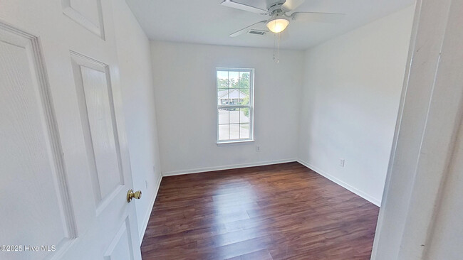 Building Photo - 4252 Sunglow Dr