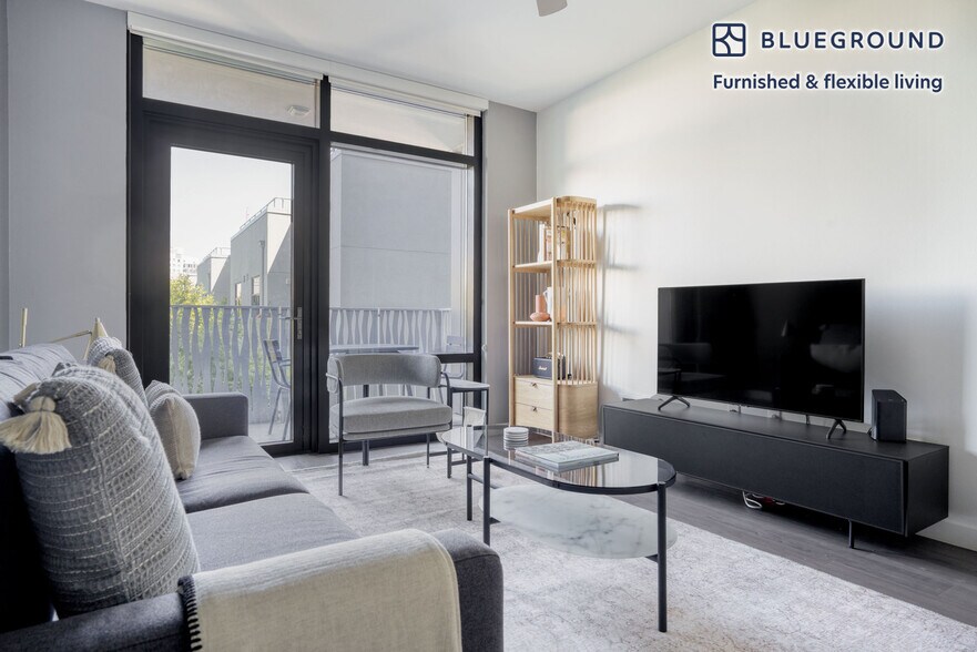 Building Photo - 690 Long Bridge St