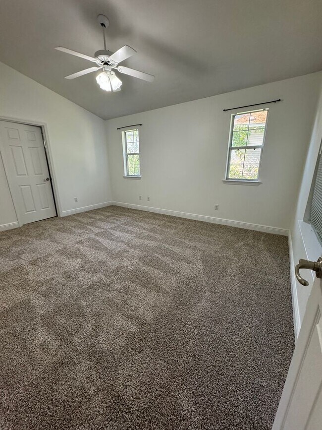 Building Photo - Home For Rent In The Groves Of Summerbrooke