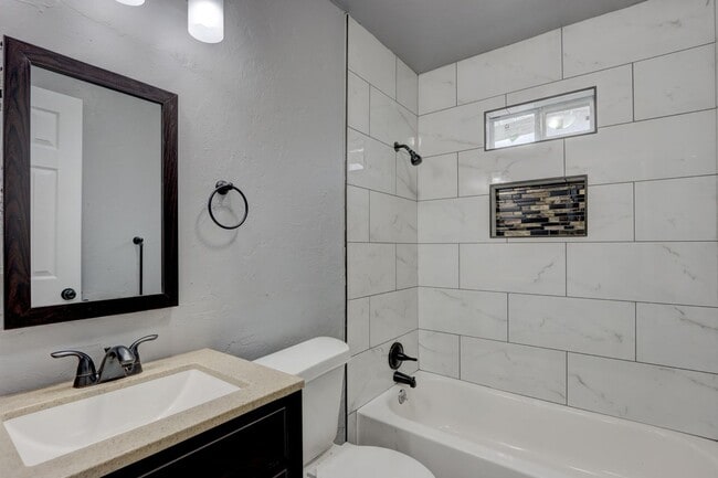 Building Photo - This Cute and Cozy 4 Bed, 2 Bath Home is Available now!!