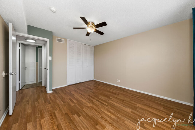 Bedroom - 923 Vance Jackson Rd