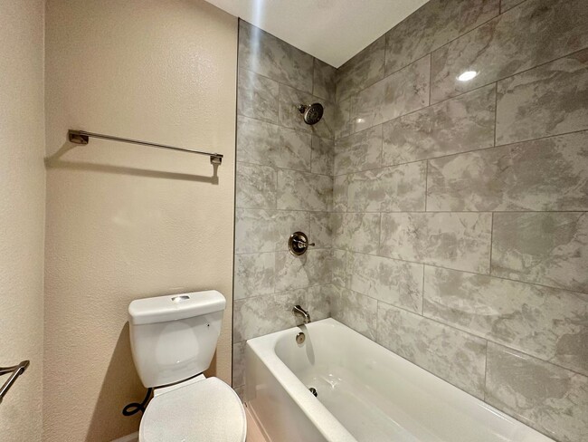 Building Photo - Newly Remodeled 2 Bedroom 2 Bath Near UTC ...