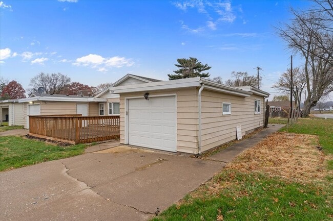 Building Photo - 925 2nd Ave E