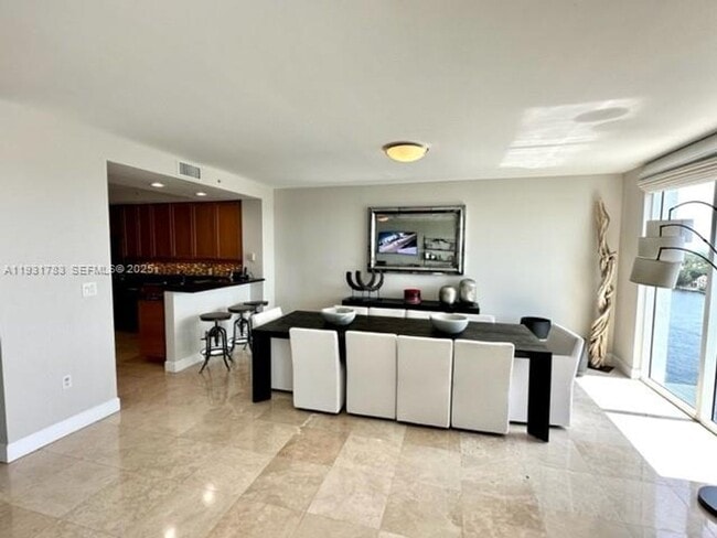 Building Photo - 20201 E Country Club Dr