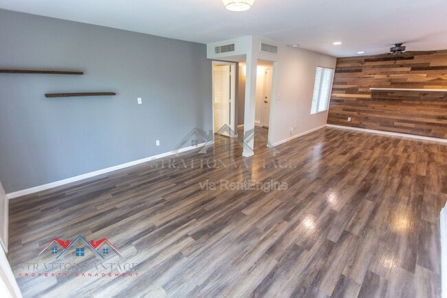 Building Photo - 2224 W Emelita Ave