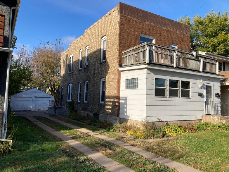 Lower unit - 712 6th St NE