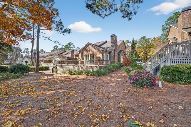 Building Photo - 205 Club Villa Dr W