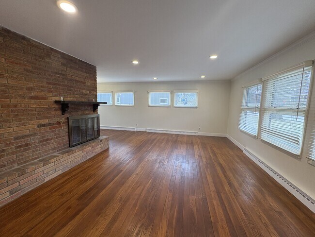 Building Photo - 5902 W 77th Terrace