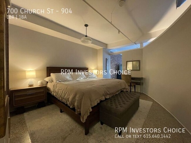 Building Photo - 700 Church St