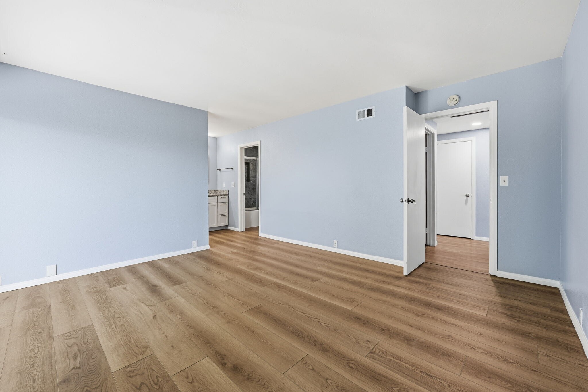 Building Photo - 1999 Seawind Way