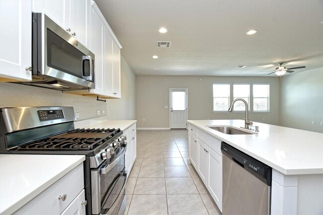 Building Photo - 11732 Saddle Rock Dr