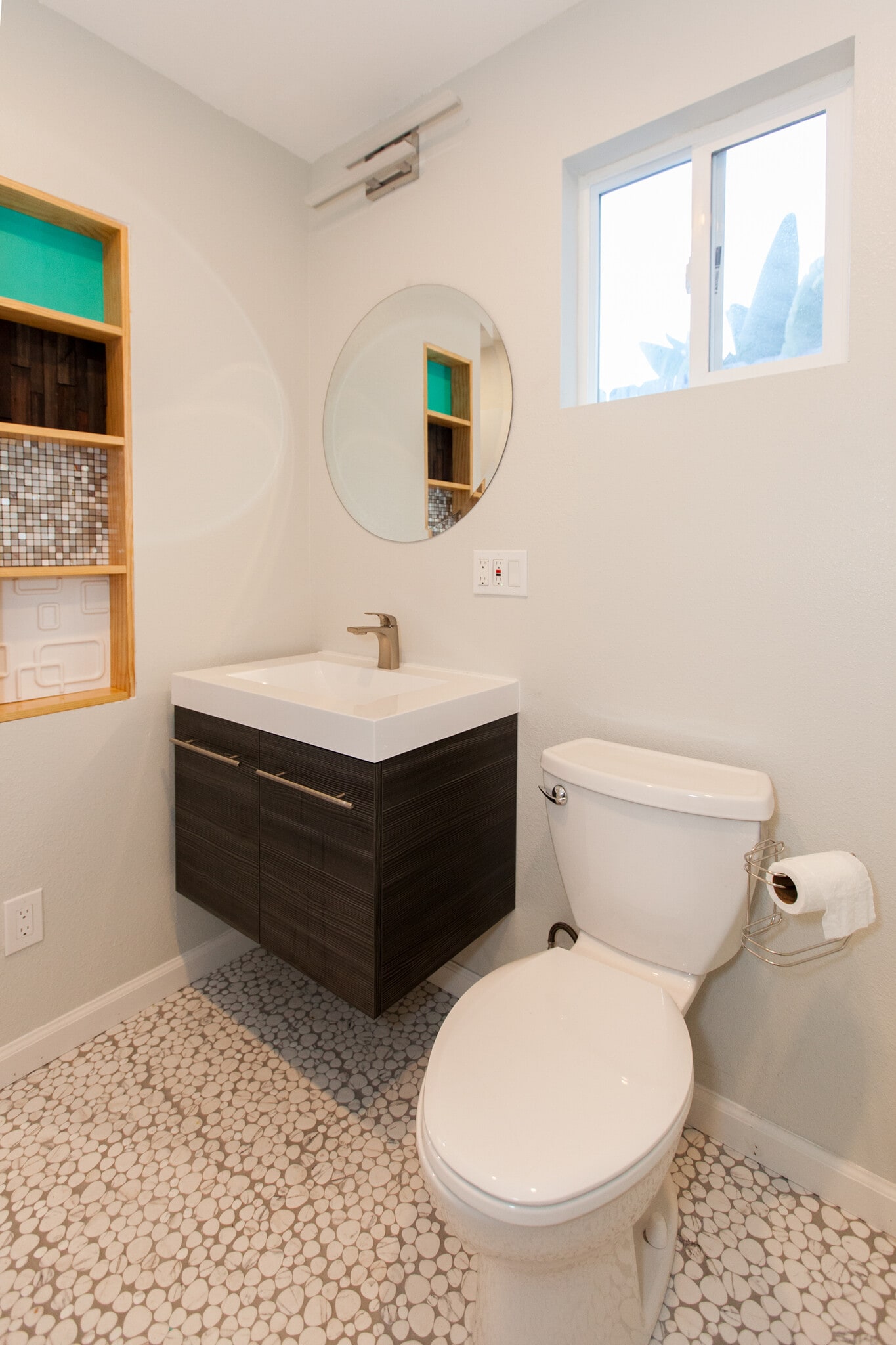 Bathroom nooks provide extra storage. - 4358 Aragon Dr