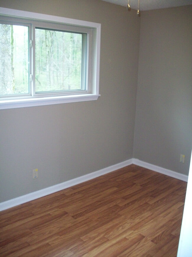 Building Photo - 412 E Lee Ave