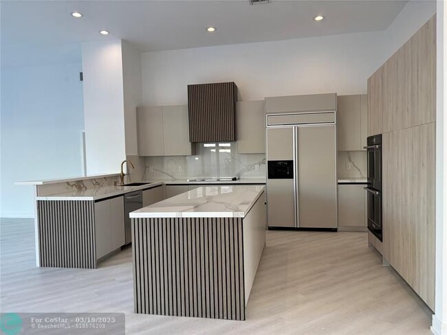 Building Photo - 2550 Jardin Terrace