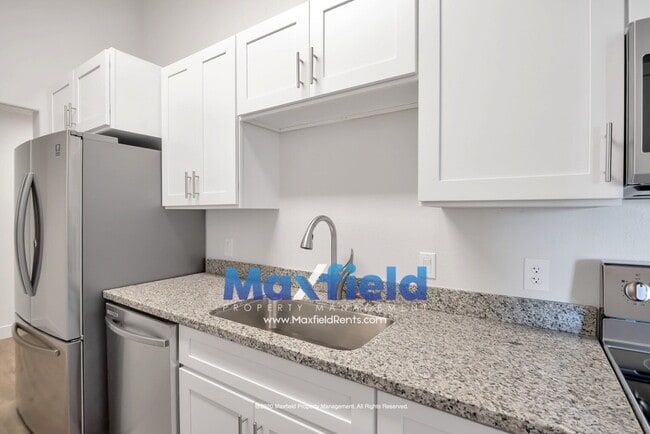Building Photo - Upstairs Unit - St George - Near Costco and Home Depot Available Now - 3 BD 2 BA 2 GAR