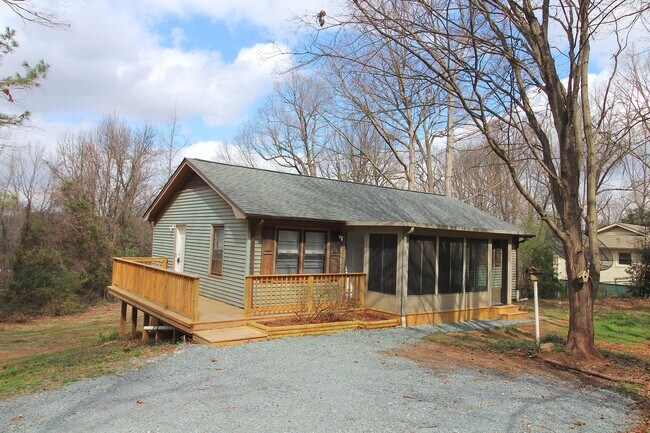 Building Photo - 3 Bedroom home with a Full Basement in Indian Trail!