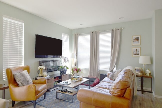 Building Photo - Central Park Home for Rent! Unfinished Bas...