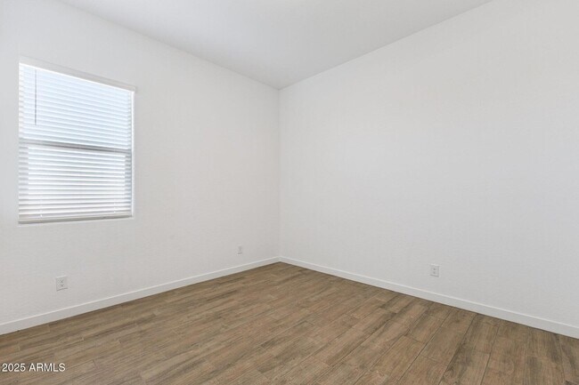 Building Photo - 531 S Owl Dr