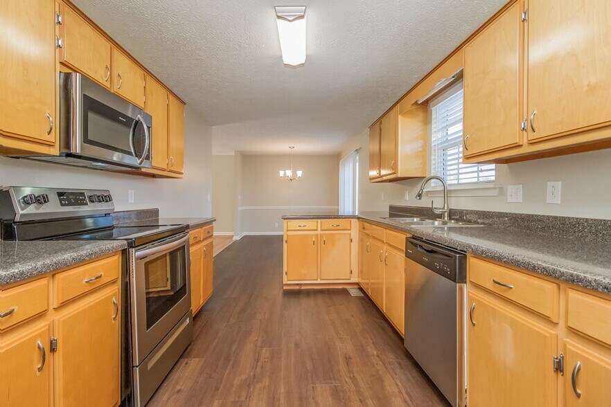 Building Photo - 7835 Rainey Dr