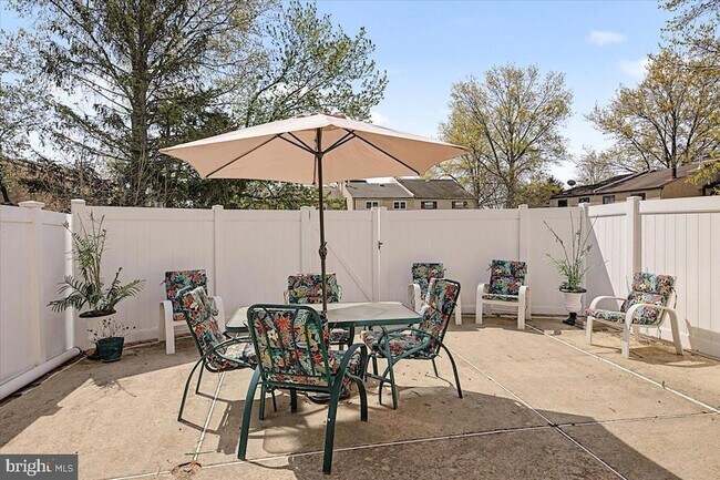 Building Photo - 2282 Suzann Dr