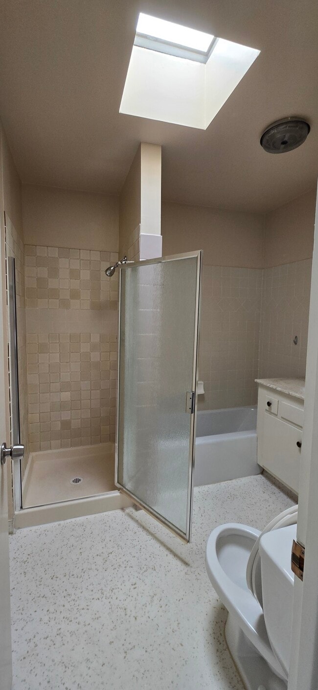 Building Photo - 1828 Prosser Ave