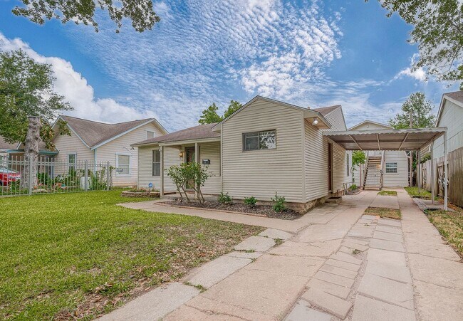 Building Photo - For Lease | 3 Bed, 1 Bath | 1,199 Sq Ft | East End Houston