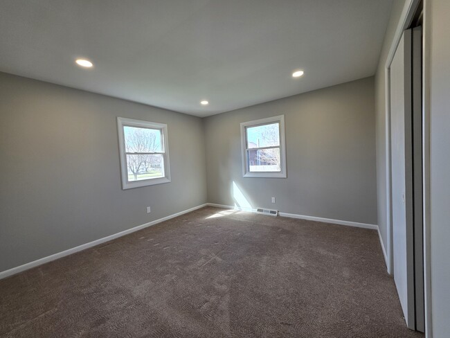 Building Photo - 407 Warner St