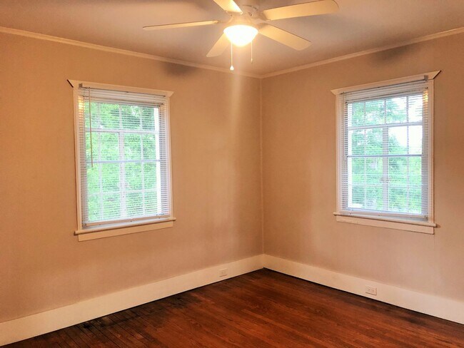 Building Photo - 4039 Kingston Pike