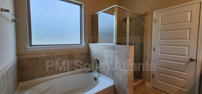 Building Photo - 525 Twelve Oaks Dr