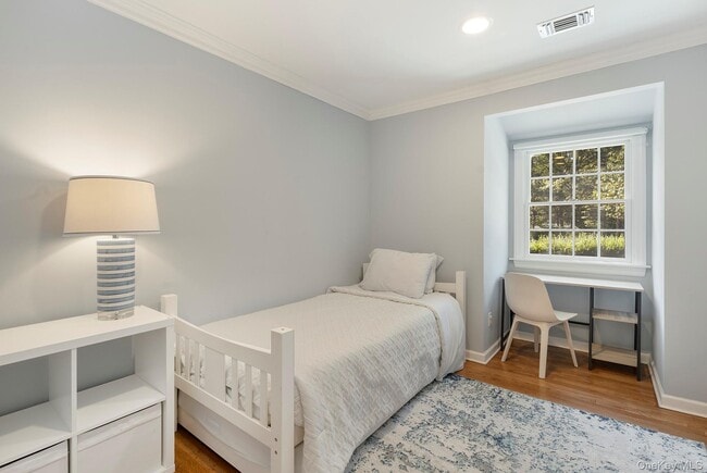 Building Photo - 44 Midhampton Ave
