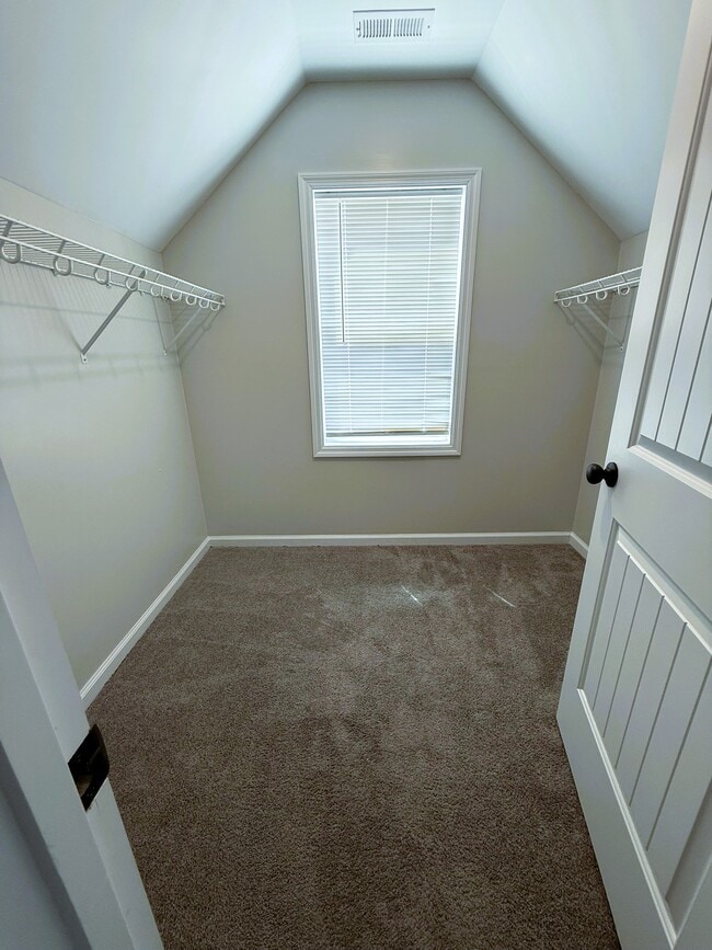 Building Photo - 308 E Franck St