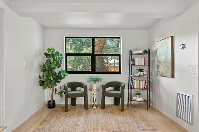 Building Photo - 4504 W Lamb Ave