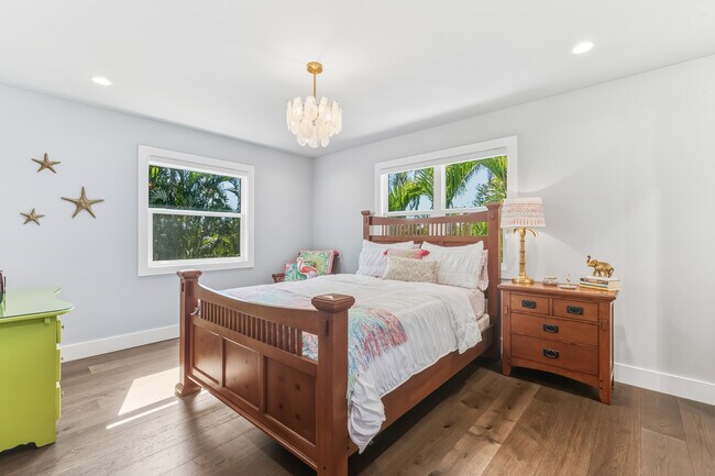 Building Photo - 165 1st St E