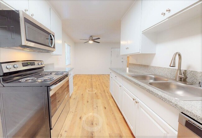 Interior Photo - 20353 Saticoy St