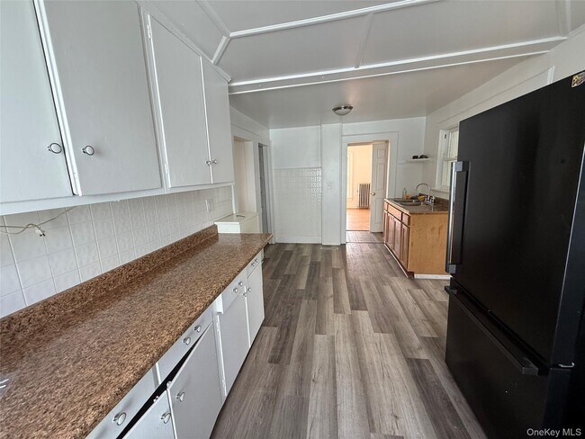 Building Photo - 11 Knapp Ave