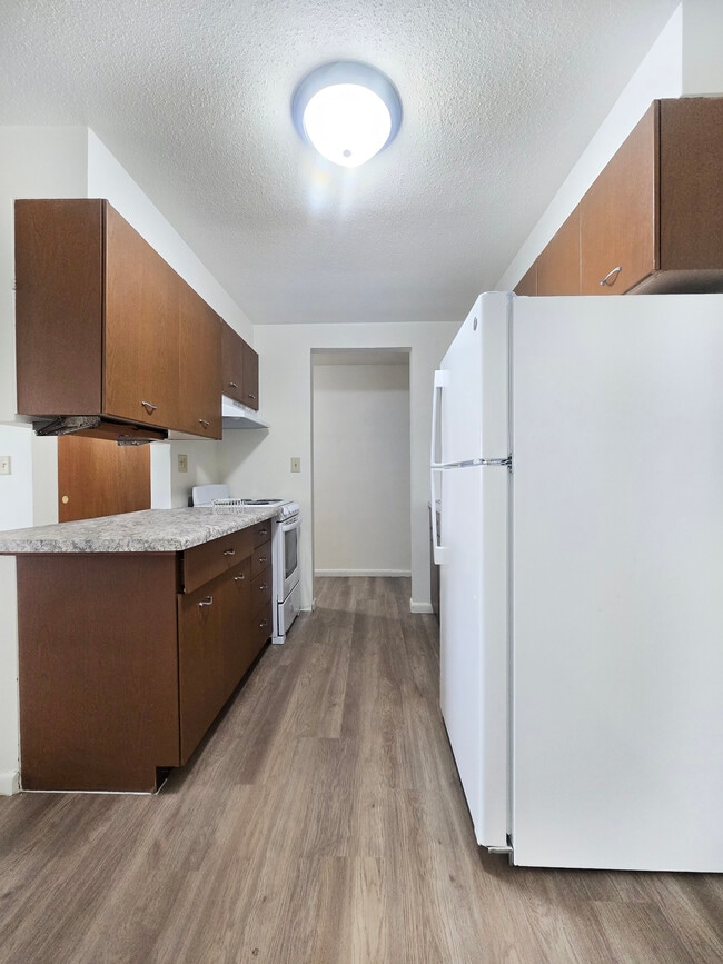 Building Photo - 502 13th St SE