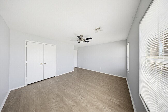 Building Photo - 627 Regal Hollow Ln