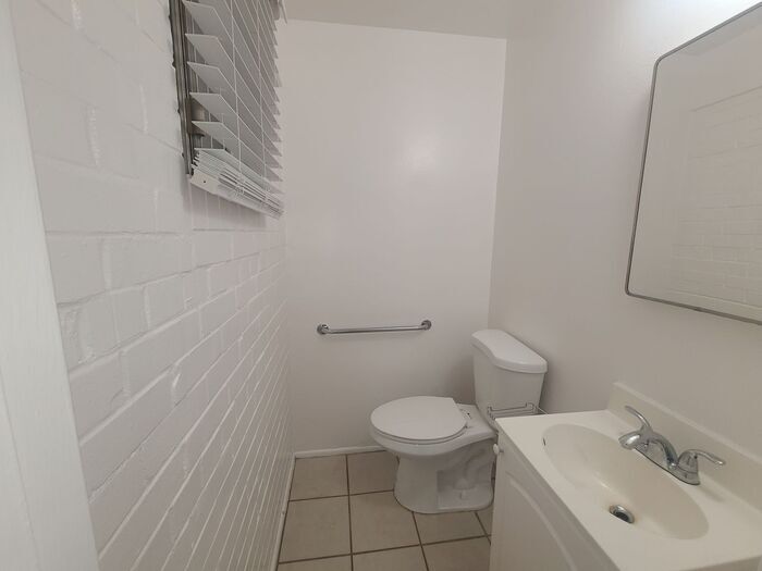 Building Photo - 3736 E Fairmount St