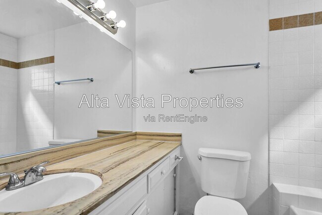 Building Photo - 325 Rosemont St