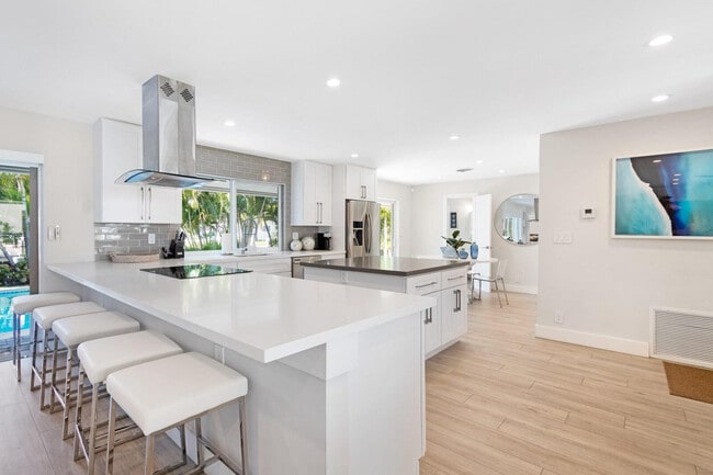 Building Photo - 5821 NE 14th Way