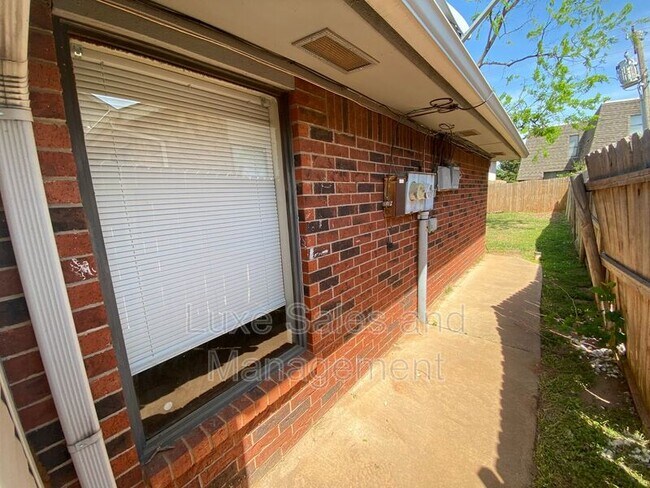 Building Photo - 7208 Kings Manor Ct