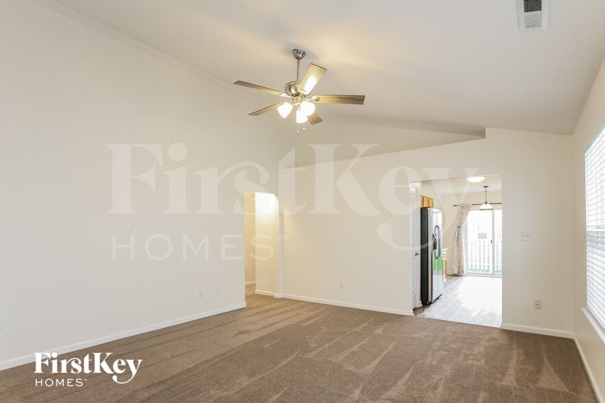 Building Photo - 467 Vernon Pl