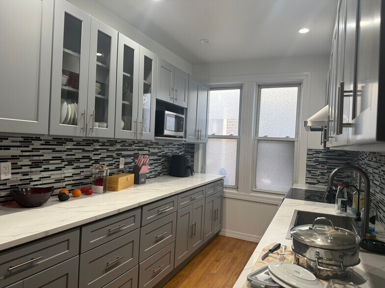 Building Photo - 3334 89th St