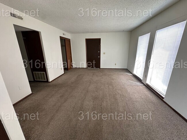 Building Photo - 351 E Marion Ct
