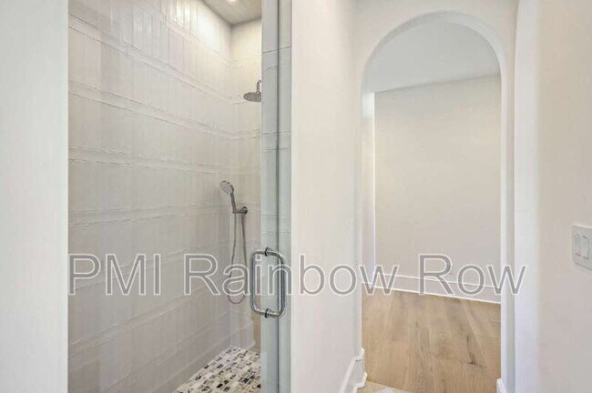 Building Photo - 755 Adluh St